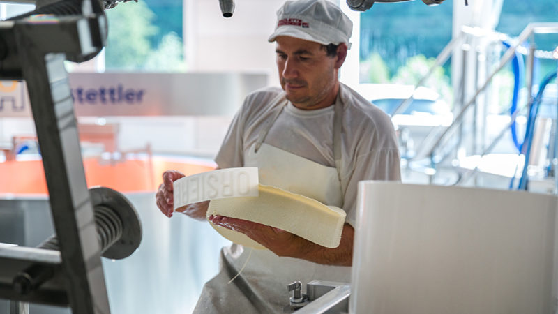 Visite guidée de la laiterie d’Orsières et dégustation de fromages