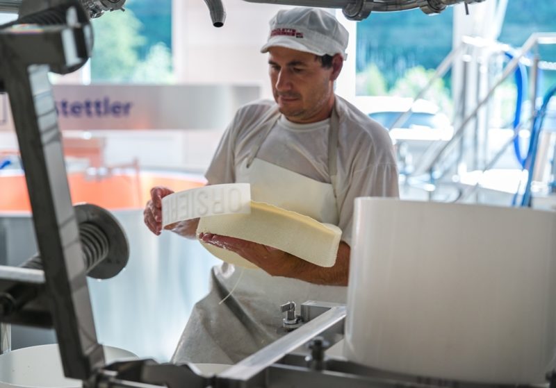 Visite guidée de la laiterie d’Orsières et dégustation de fromages