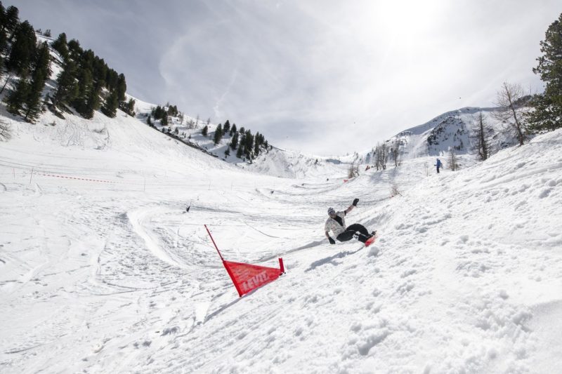 Slalom in curva Levit