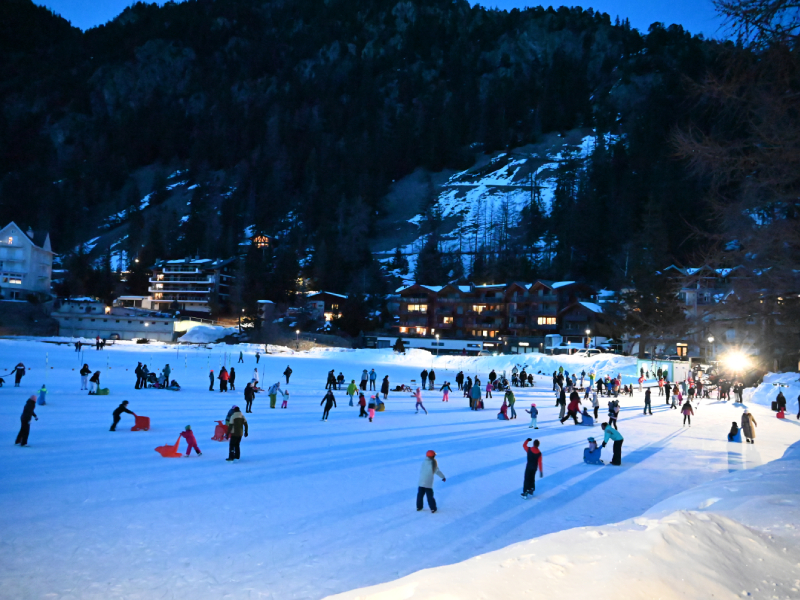 Discoteca sul ghiaccio e spettacolo di pattinaggio artistico